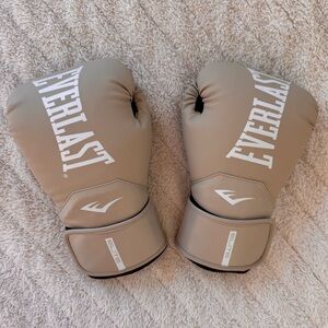 Everlast Beige Elite Boxing Gloves